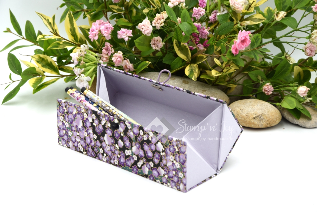 Dreiecks-Klappschachtel ca. 22,0x7,3x7,3cm (Size M) | Einband Japanpapier Chiyogami Blüten floral | flieder lila | Art. Nr. 97040404